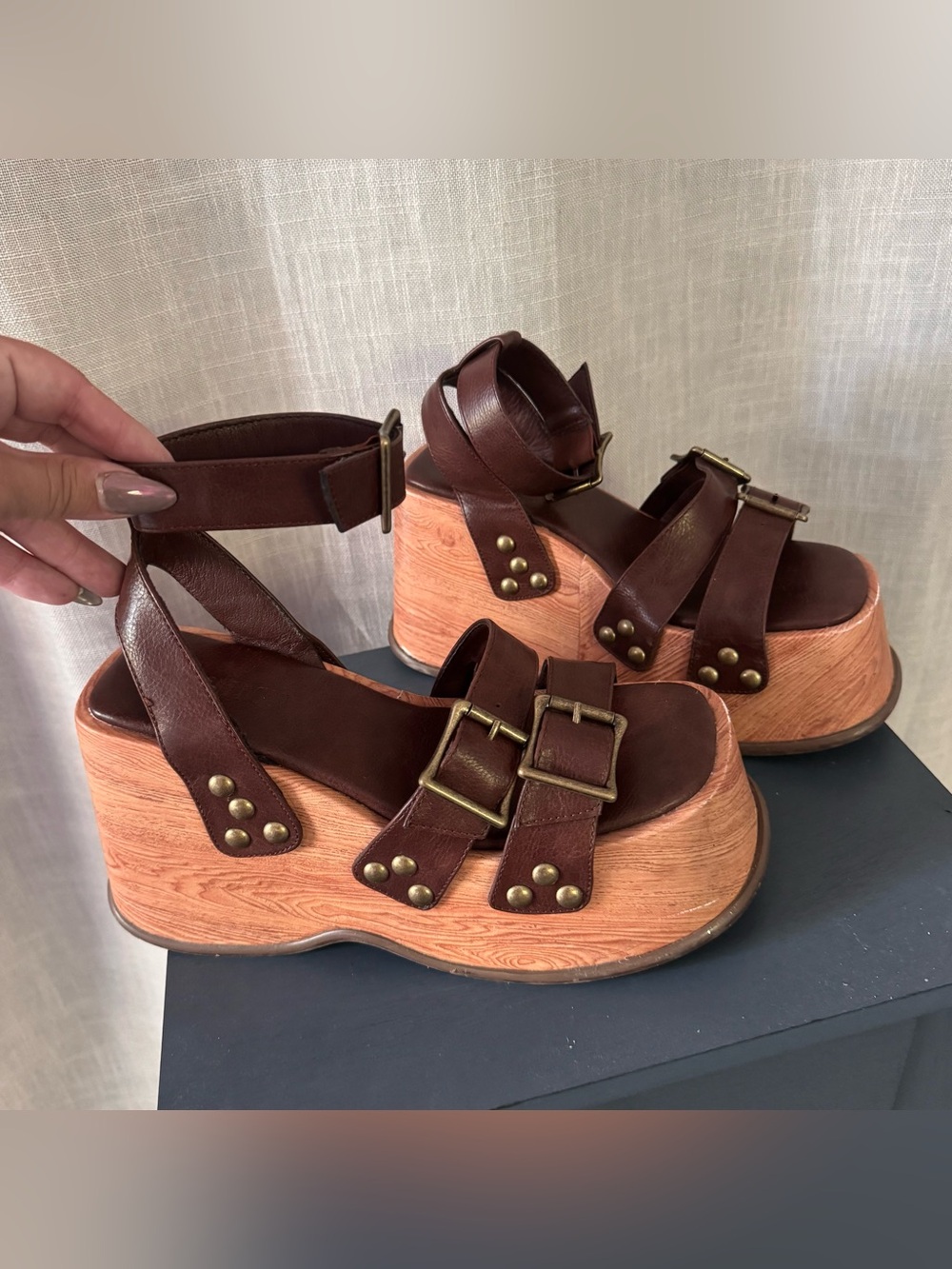 Current Mood brown chunky tall platform buckle sandals size 7